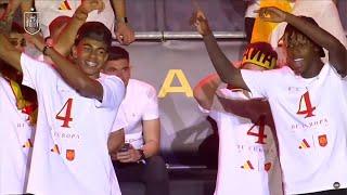 Lamine Yamal and Nico Williams final dance after winning the euros