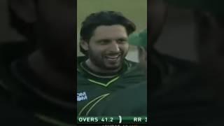 Shahid Afridi amazing bowling || #shorts #shortsvideo #shortsfeed #shortsbeta #viral