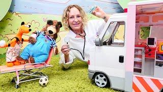 Spielspaß mit Doktor Nicole.  Warum braucht der Bär einen Krankenwagen? Spielzeug Video für Kinder