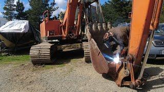 Fixing a Cracked Excavator Bucket and Digging a new road