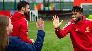 Fernandes, Fred, Garnacho and Ella Toone take part in a mental health and wellbeing session ️