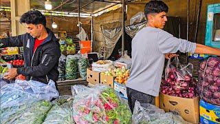 Buying fruits and food: an adventure in the city