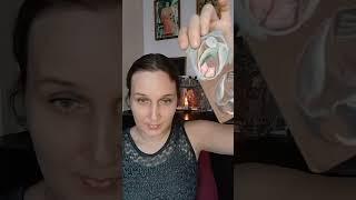 Чернушная магия это тоже школа но может быть ее адепт просто прочел мало книг