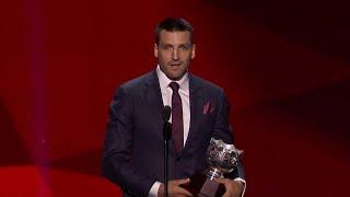 Patrice Bergeron wins the Frank Selke trophy