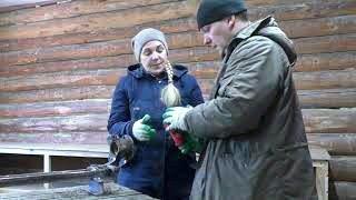 В глухомани, без людей, Эти Двое строят своё Счастье.