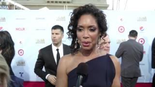 Gina Torres, "Talk to me in Spanish!" | Alma Awards | Entretenimiento