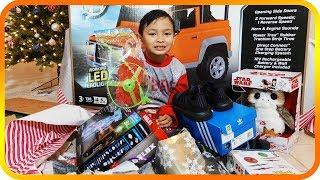 What I Got For CHRISTMAS! Christmas Morning Opening Presents 2017 - TigerBox HD