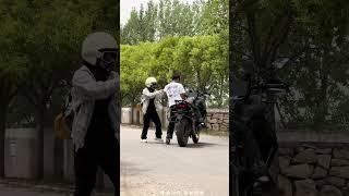 The beauty biker is not tall enough? She makes up for it with skills!#automobile #biker #funny