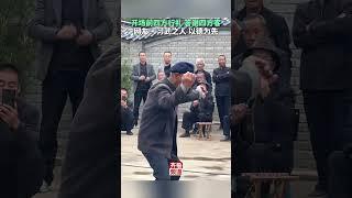 86岁老人在庙会上即兴表演武术，开场行四方礼 #shorts