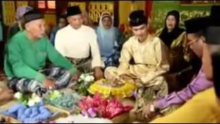 Adat meminang orang melayu  berpantun dan berbahasa cantik