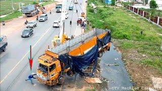 Be Careful!! Dump Truck Falling Down From Highway Road Recovery By Truck Crane Lift Successfully