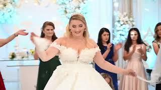 Dasma e Aniles Familja ne Valle