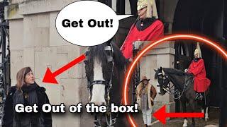 "GET OUT OF THE BOX"! Two tourists got told off by the King's Guard!