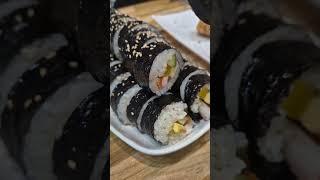 팔뚝 김밥 와 한입에 안들어가네