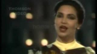 Tahira Syed - Aata Hai Kis Andaaz Se - Ptv Live