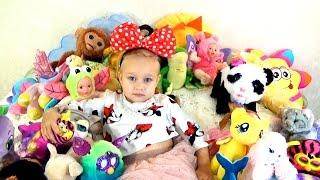 Алиса показала МЯГКИЕ ИГРУШКИ для детей Много игрушек Alice showed SOFT TOYS for children