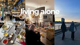 living alone vlog - girls night, street food market & being around loved ones