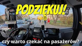 Kierowca autobusu wstał i zaczął klaskać 27