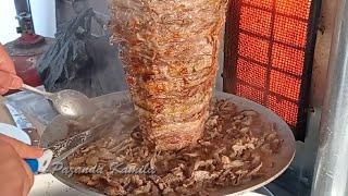 Hamburger. Berühmtes Street Food Usbekistans. Verkauft von 100 kg Fleisch pro Tag.