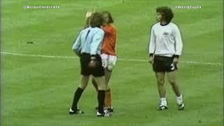 Sepp Maier (1) agression vs Johan Neeskens (13) in final #WorldCup74