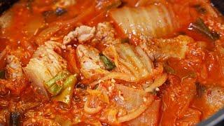 [돼지고기김치찌개] 소금으로 간하지 마세요! 감칠맛 끝내주는 김치찌개 만들기 #shorts