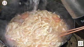 《记忆美食汇》鲜香美味炝锅面，面条劲道汤鲜味美，看着好吃有食欲色香味俱全