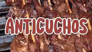 cocine unos ricos anticuchos 