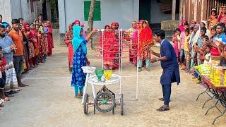 বল গড়ানোর নতুন খেলা দেখতে ভিড় করলো গ্রামের সবাই। প্রয়োজনীয় উপহার জিতে প্রতিযোগিরা মেতে উঠলো আনন্দে