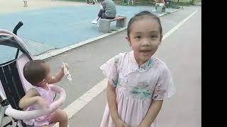 DI  SORE  HARI  AJAK  ANAK2  JALAN JALAN & MAIN  DI  TAMAN