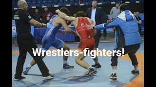 Fight of wrestlers at the Russian freestyle wrestling championship in Smolensk. Цолоев-Багаев.