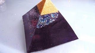 HOW TO MAKE AN ORGONITE. MAX EPOXY CASTING BASICS.