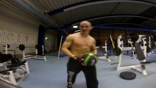 Pharmasports Trainingsball Medizinball Medizin Ball Training mit Fitnessholzer.