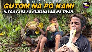 KUMAIN NA LAMANG NG NIYOG ANG MGA BATA DAHİL SA GUTOM