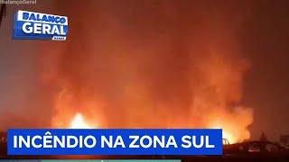 Fogo destrói ao menos 60 veículos em pátio na zona sul de São Paulo