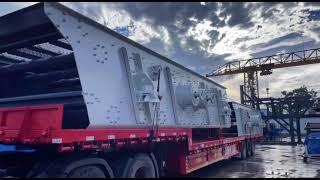 Delivery of customized vibrating screens