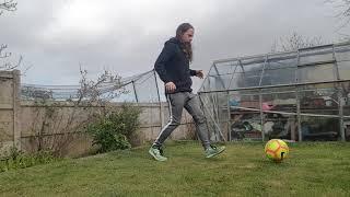 107. Free Home football isolation coaching session 5. KEEPIE UPPIE CHALLENGE. How to learn keepy ups