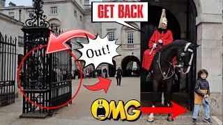 SHOCKING MISTAKE BY THE PARENTS! KING’S GUARD REACTS AT THIS SITUATION! OFFICER SHOUTS AT TOURIST.