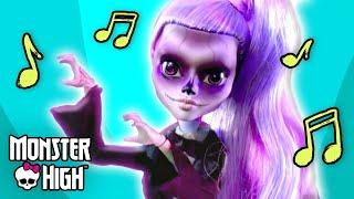 “Gaga for Ghouls” ft. Zomby Gaga Music Video  Monster High