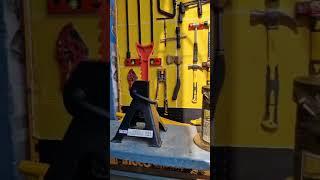 Lifting Jacks for cars, buses, trucks, workshops, hydraulic jack and screw type jack