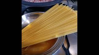 Spaghetti al pomodoro  Cuciniamoli insieme! 