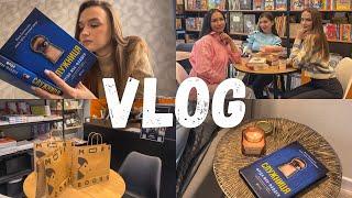 VLOG || ЧИТАЮ НОВИНКУ "СЛУЖНИЦЯ" ФРІДИ МАК-ФАДДЕН + ДОВГООЧІКУВАНА КНИЖКОВА ЗУСТРІЧ З ПОДРУГАМИ ️