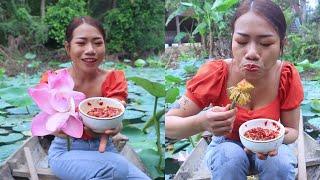 Primitive TV, Wow eating Lotus flower near my house / ញ៉ាផ្កាឈូកជ្រលក់ជាមួយអំបិលម្ទេស