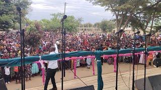 SHUKA TUKUONE MUNGU WETU (live performance-ubaruku)