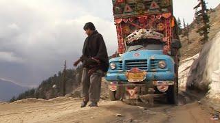 Pakistan, the road to the peaks | Roads of the impossible