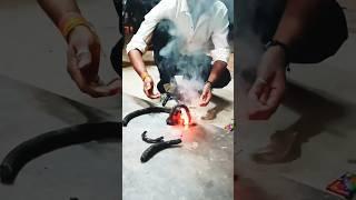 Aaj hmne jlaya snake ptake #cracklevlog #trendingshorts #snakebom #abhishekvnsvlog #youtubevloggers