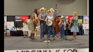 "Blue Ridge Cabin Home" played by The Biscuit Eaters at IBMA 2023