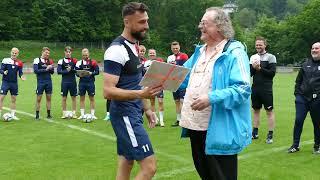 Wuppertaler SV letztes Training (Verabschiedung der Fans mit Geschenken)