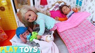 Baby Dolls Family Morning Routine in Dollhouse! Play Toys