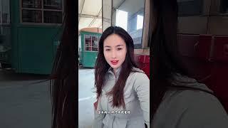 负心的人单飞，痴情的人伤悲，落单的人啊只有寂寞陪。
