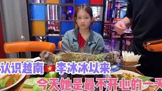 带越南李冰冰来这里吃，这里新开业的，今天看她很不开心！